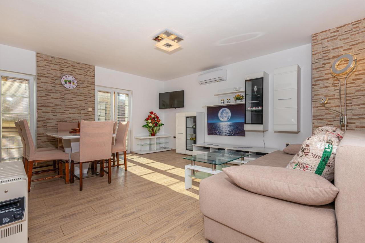 Apartman Sare Crikvenica Eksteriør billede